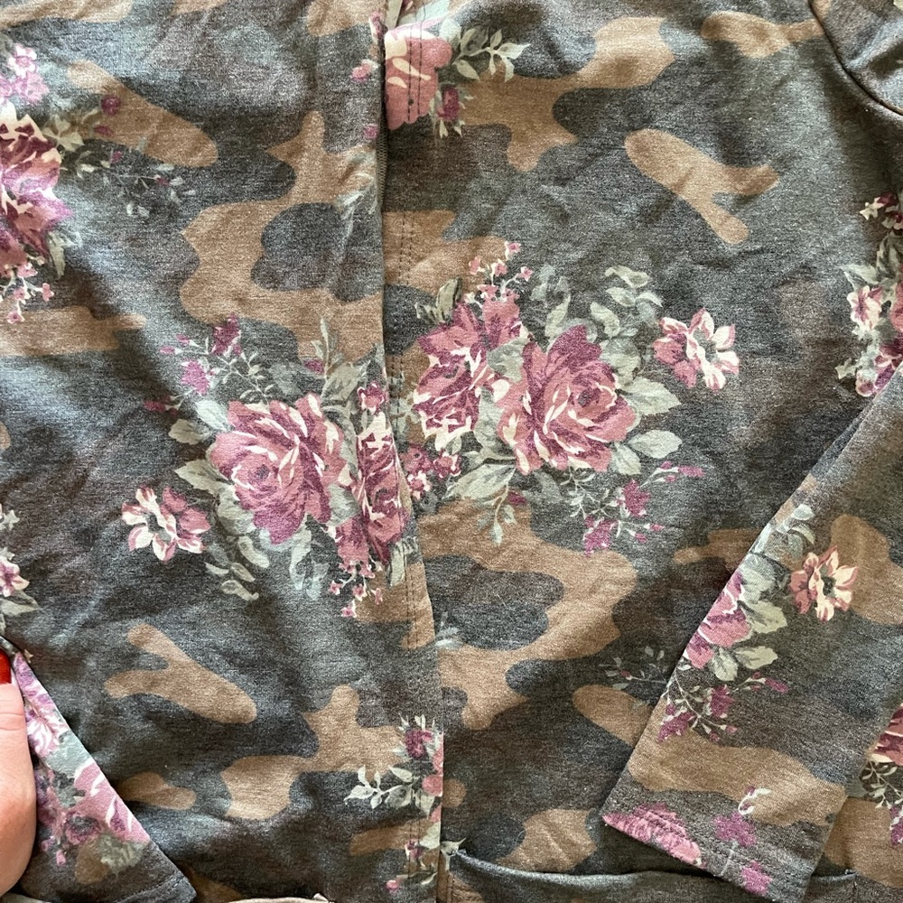 Camo/ floral cardigan - Picture 3 of 5